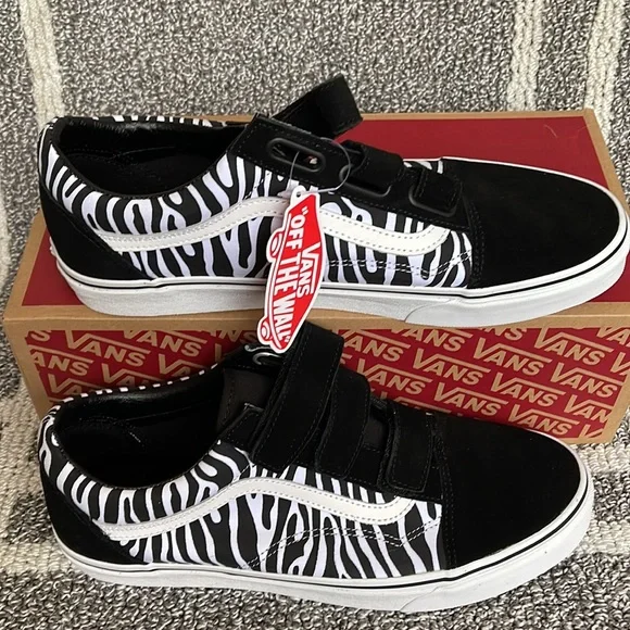 Vans Old Skool V Suede Canvas Black‎ Zebra Shoes VANS Old Skool V Suede Zebra Black White Low Top Shoes  main image 2